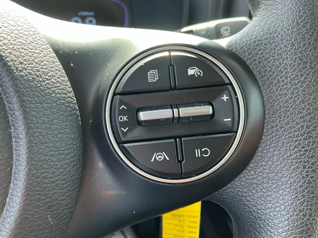 Used 2025 White Kia LX image 34