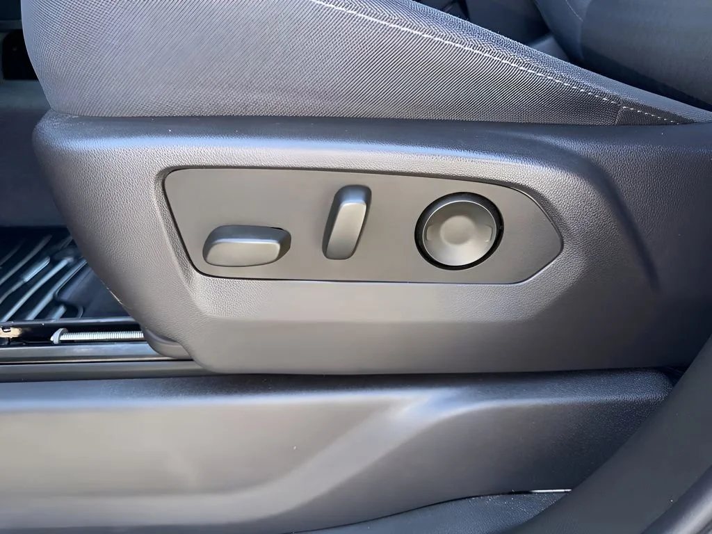 Used 2024 Summit White Chevrolet Custom image 27