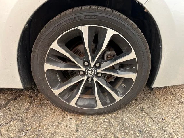 Used 2019 Silver Toyota SE image 15