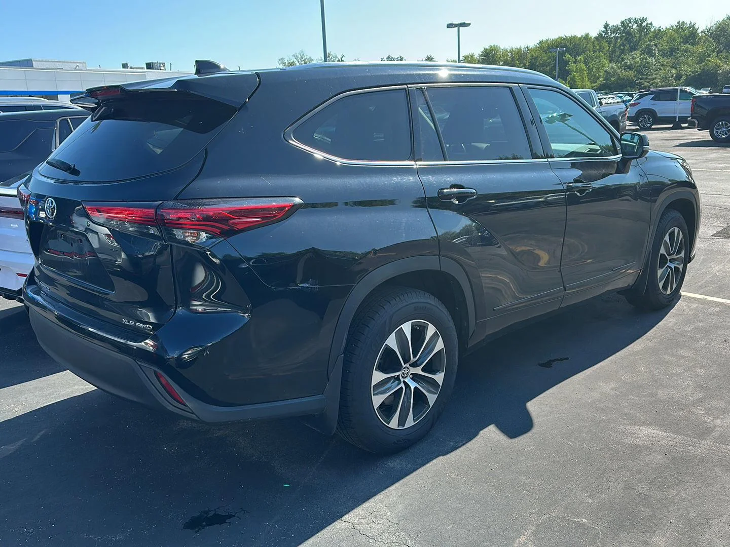 Used 2021  Toyota XLE image 2