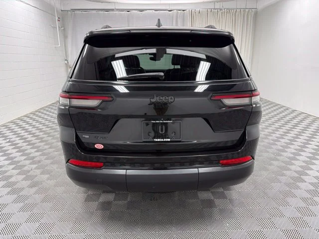 Used 2021 Black Jeep Altitude image 5
