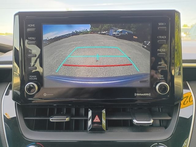 Used 2022  Toyota SE image 16