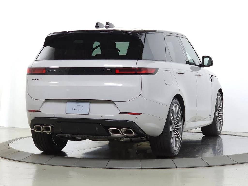 New 2026 Borasco Grey Land Rover Dynamic SE image 6