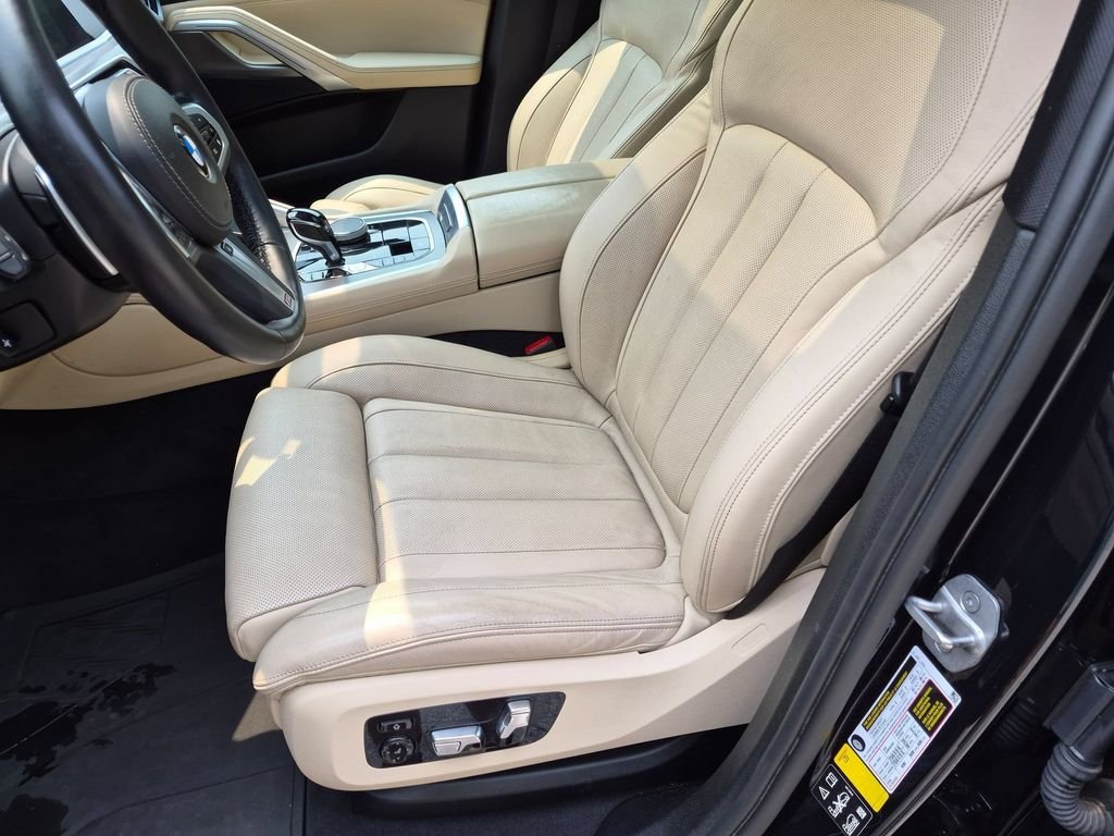 Used 2022 Black BMW xDrive40i image 25