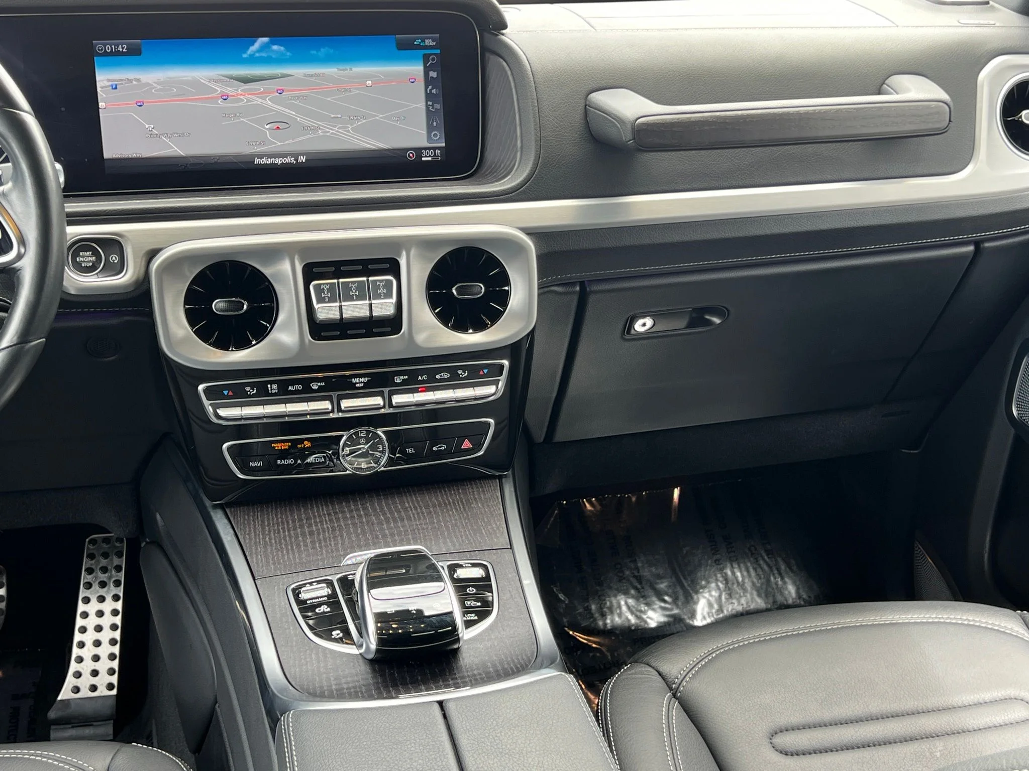 Used 2021 White Mercedes-Benz G 550 image 28