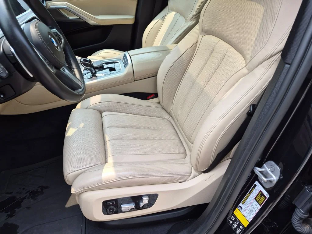 Used 2022 Black BMW xDrive40i image 25