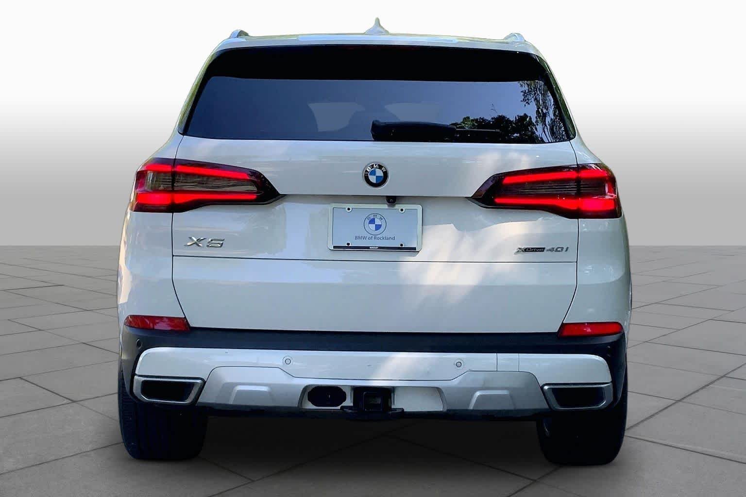 Used 2021 Alpine White BMW xDrive40i image 4