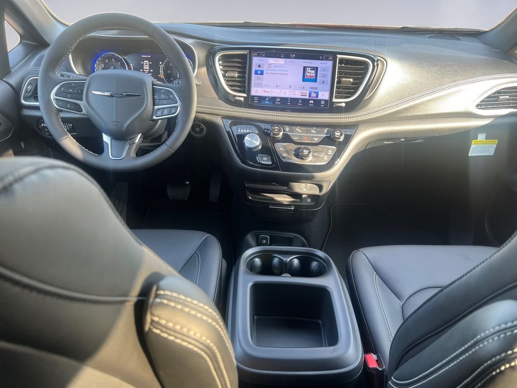2026 Chrysler Pacifica Select - Photo 13