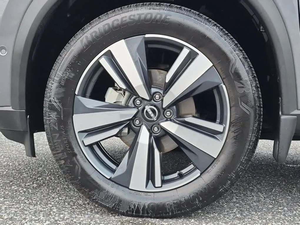 Used 2023 Gun Metallic Nissan SL image 6