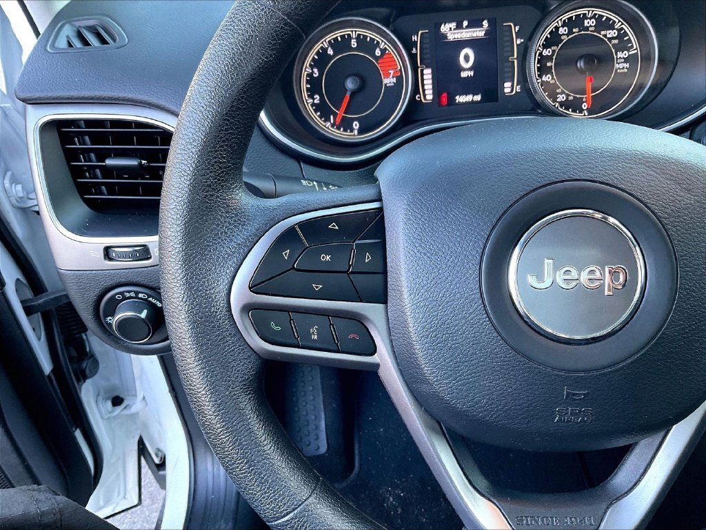 Used 2021 White Jeep Latitude image 23