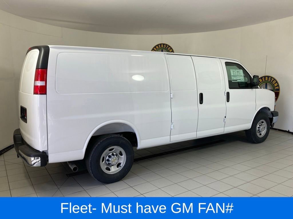 New 2026 Summit White Chevrolet 1WT image 13