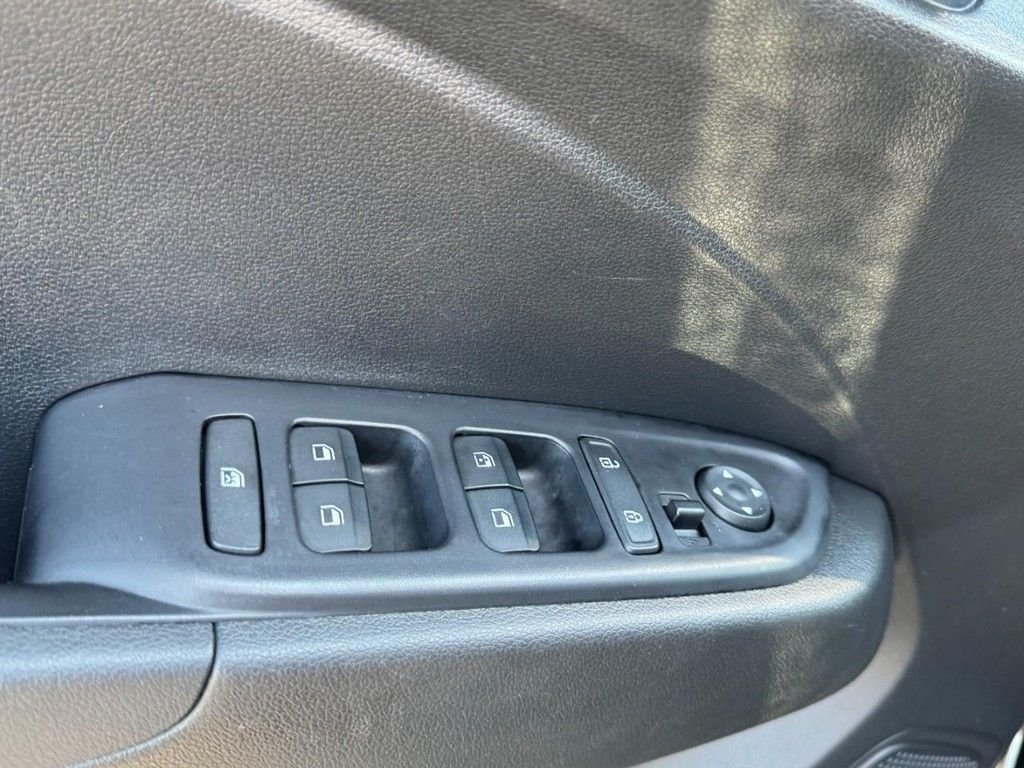 2025 Hyundai Venue SEL - Photo 16