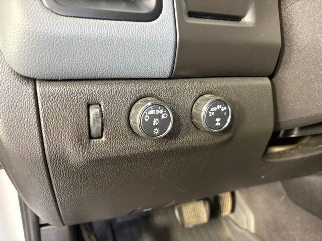 Used 2019 White Chevrolet Z71 image 17