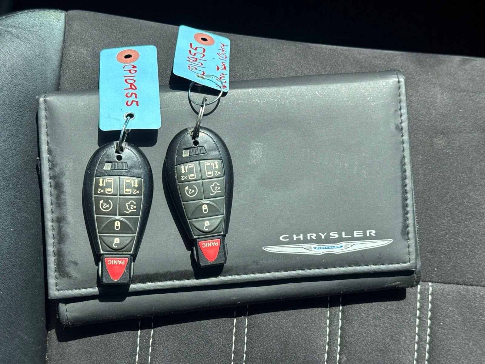 Used 2016 Gray Chrysler Limited image 19