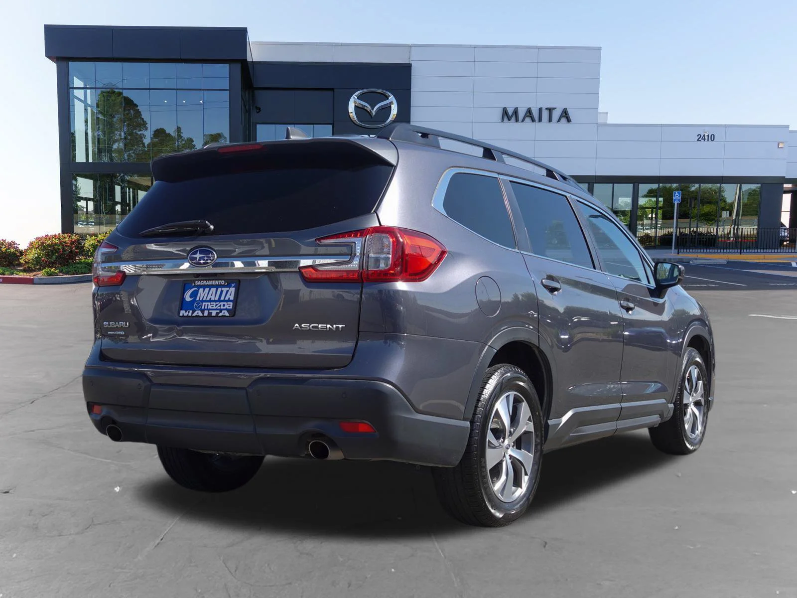 Used 2025 Magnetite Gray Metallic Subaru Premium image 3