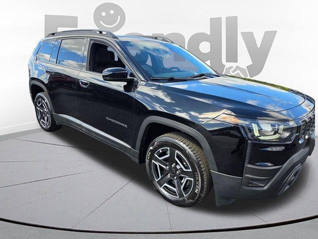 New 2026 Diamond Black Crystal Pearl-Coat Exterior Paint Jeep Limited image 3