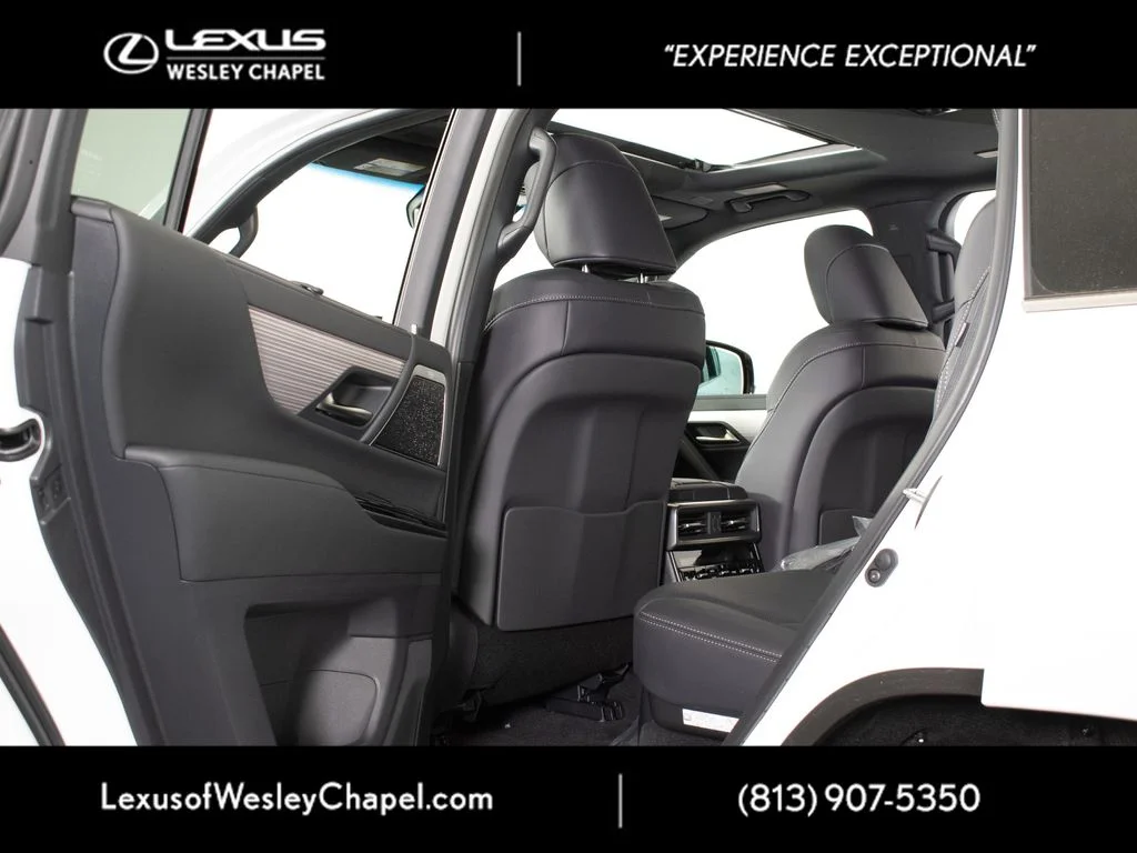 2026 Lexus LX 700h F-Sport - Photo 8