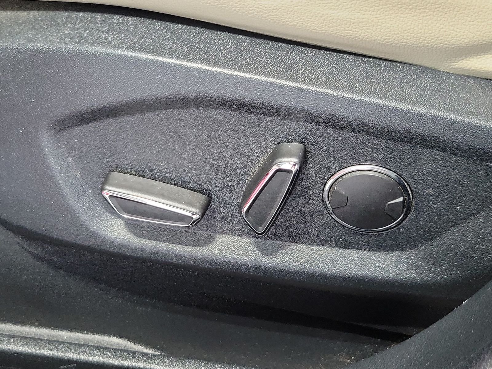Used 2019 Red Ford Titanium image 9