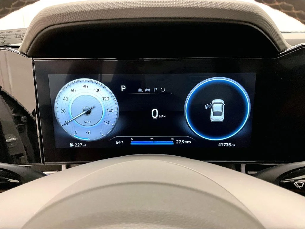 Used 2025 Silver Hyundai SEL Convenience image 13
