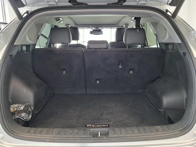 Used 2018 Silver Hyundai Limited image 31