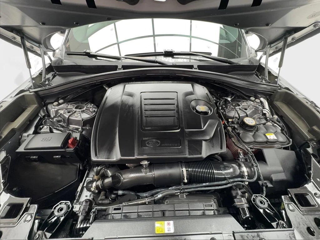 Used 2023 Gray Land Rover R-Dynamic S image 18