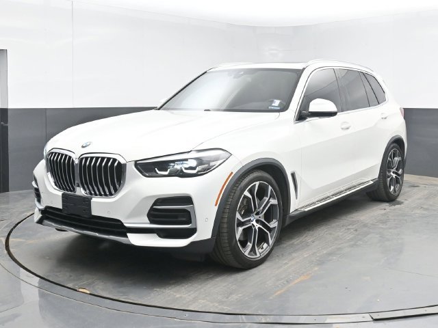 Used 2022 White BMW sDrive40i image 9