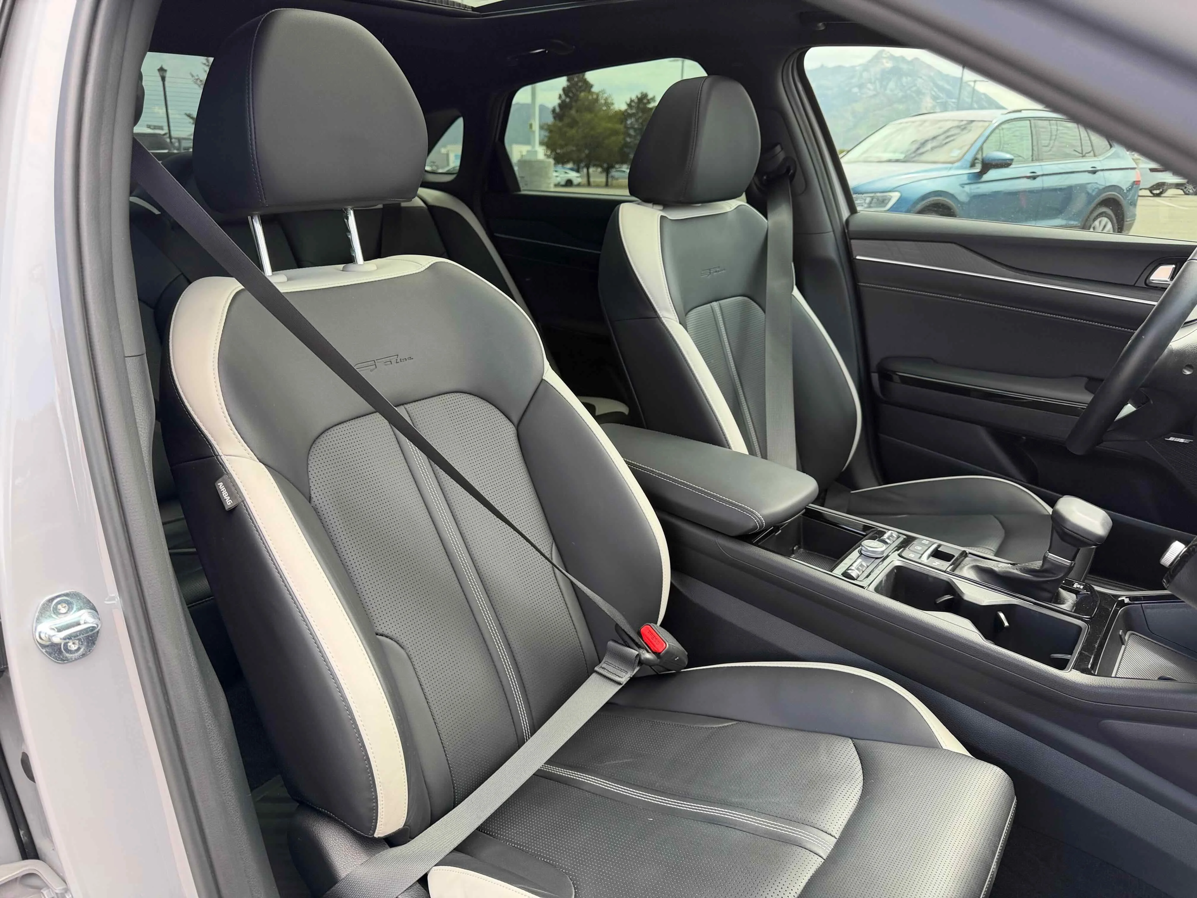 Used 2025 Wolf Gray Kia GT-Line image 31