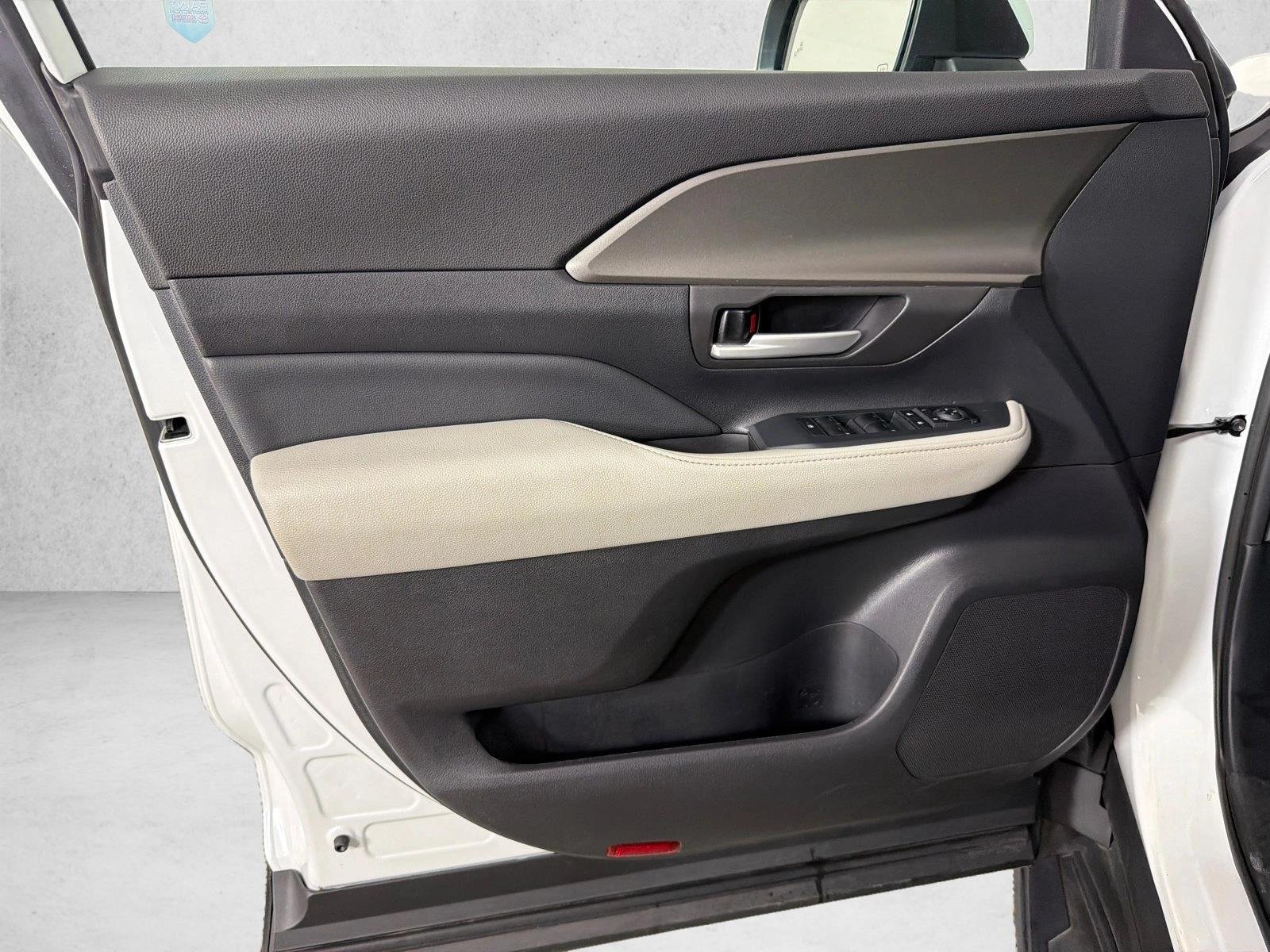 Used 2024 Wind Chill Pearl Toyota XLE image 11