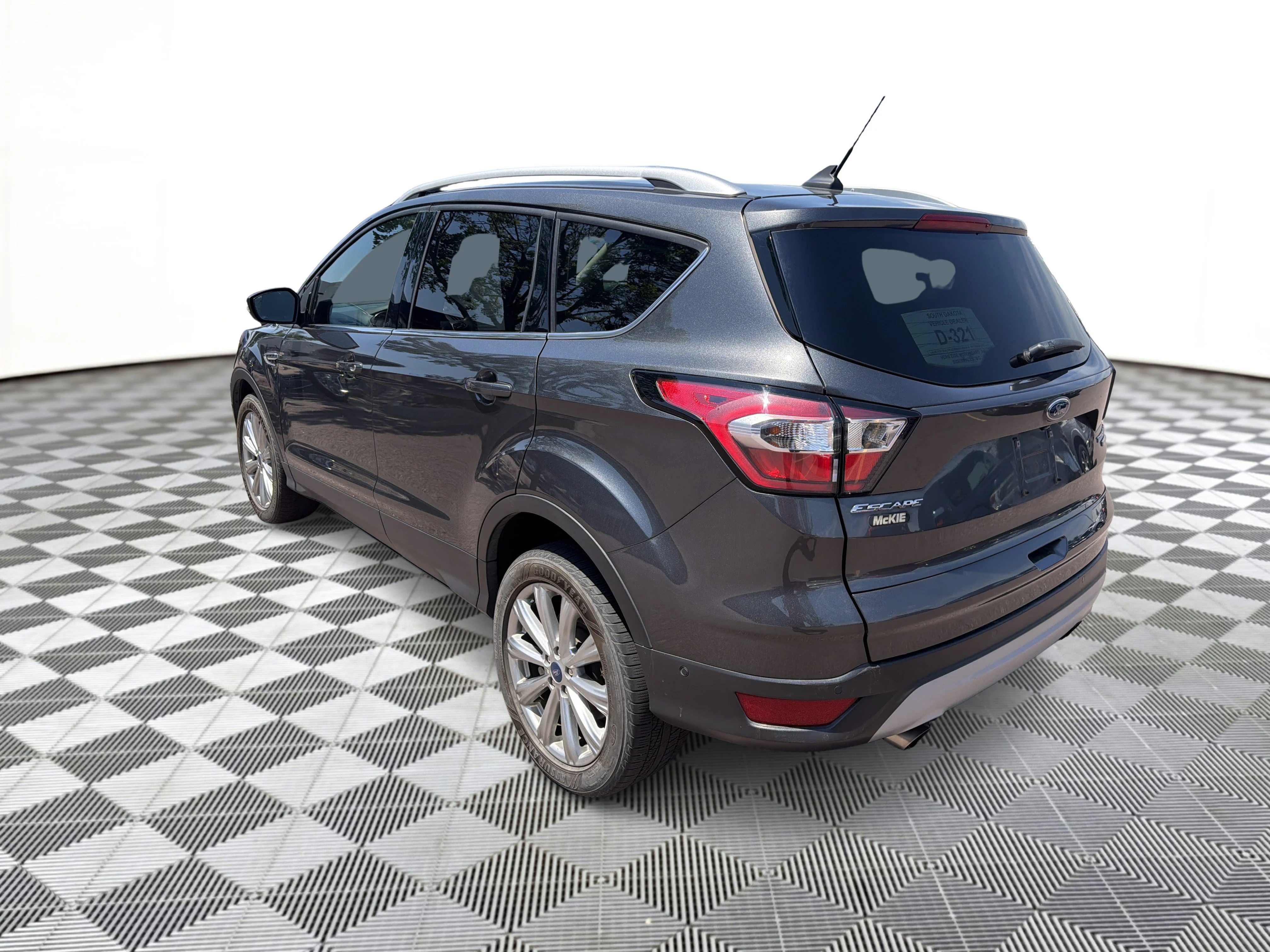 Used 2018 Magnetic Ford Titanium image 3