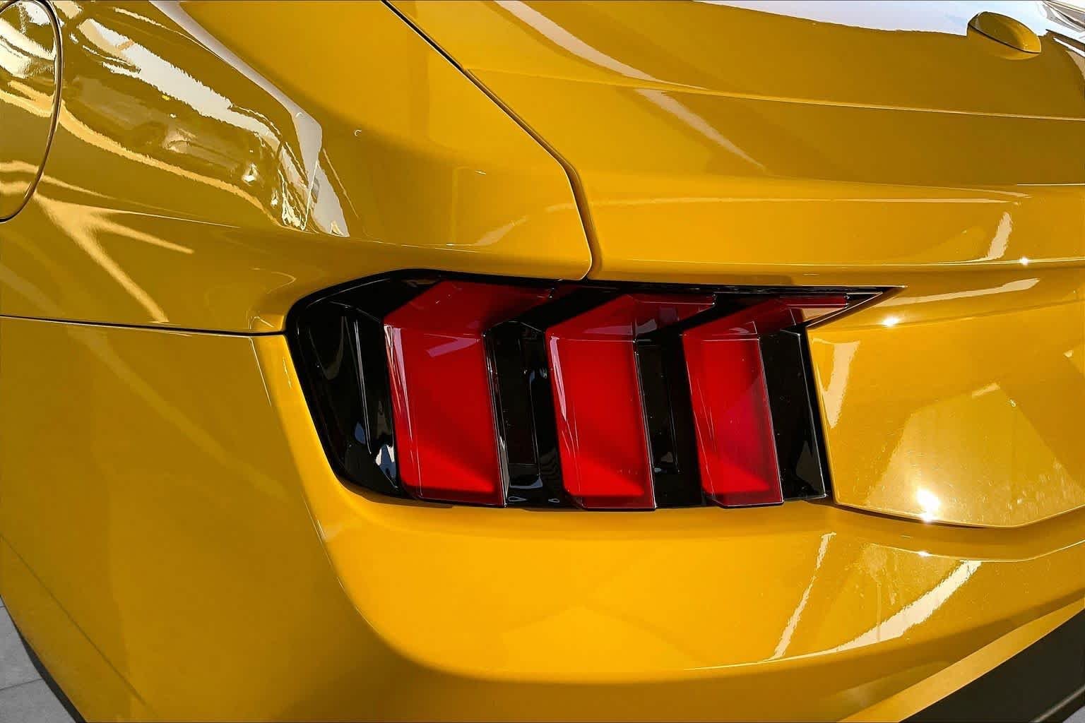 Used 2024 Yellow Splash Metallic Tri-coat Ford GT Premium image 25