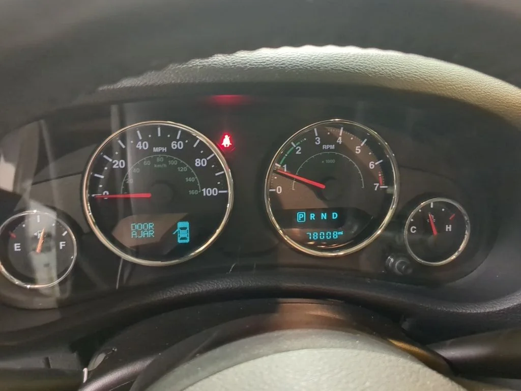 Used 2016 White Jeep Unlimited Sahara image 16