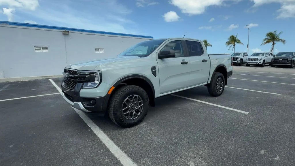 Used 2024 Green Ford XLT image 4