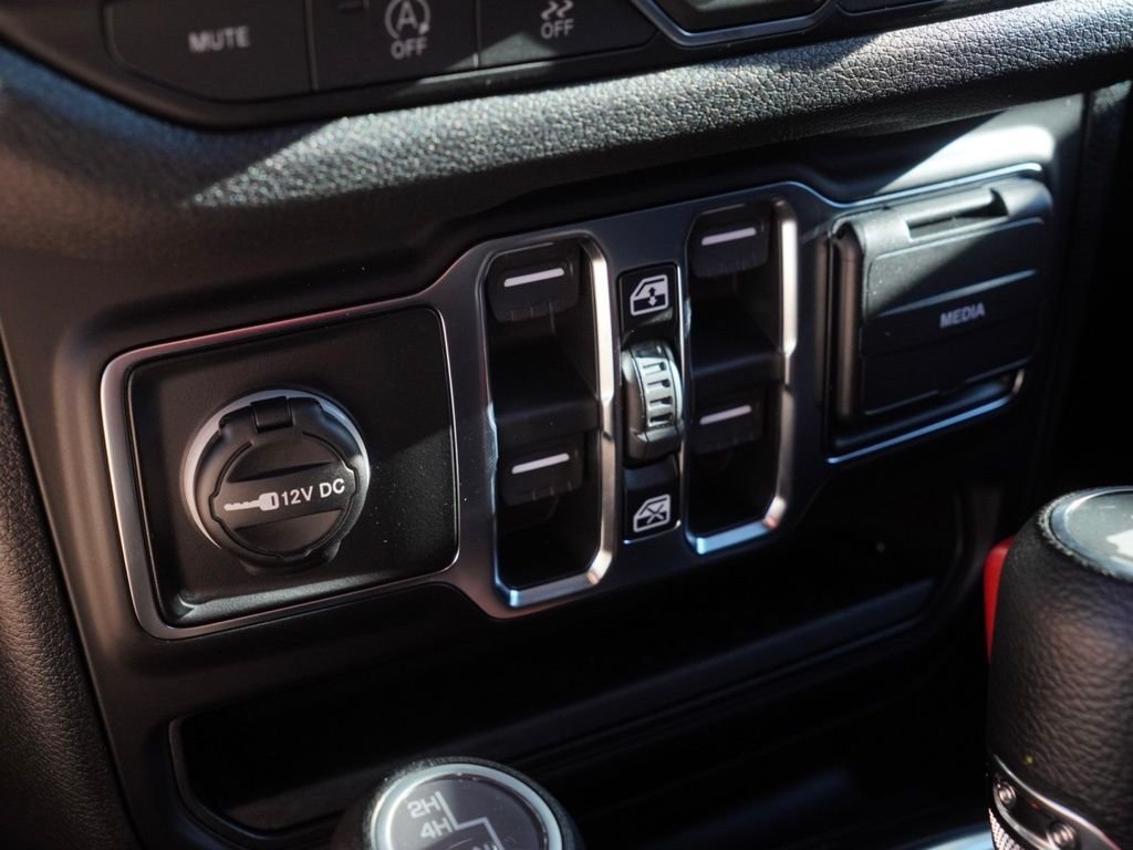 New 2026 Anvil Clear-Coat Exterior Paint Jeep Sport S image 13