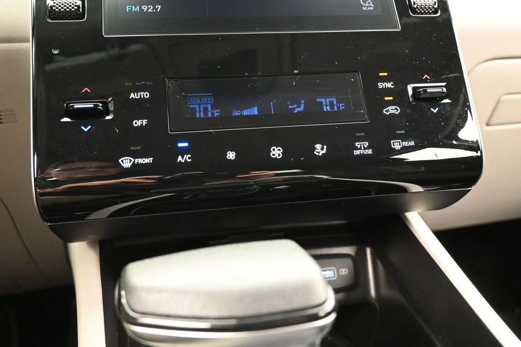 Used 2024 White Pearl Hyundai SEL image 23