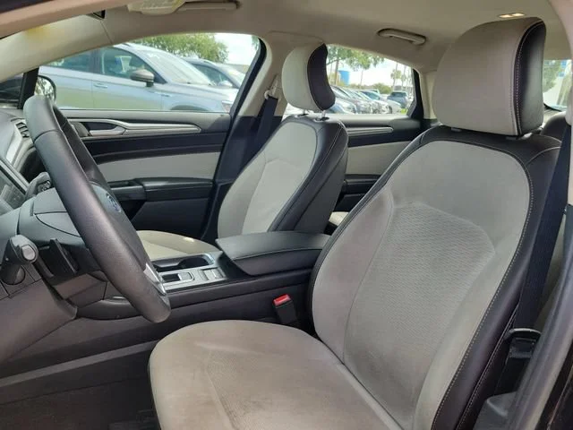 2019 Ford Fusion SE - Photo 20