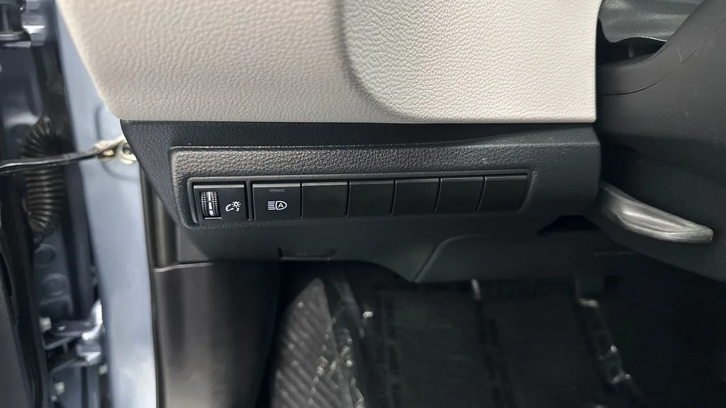 Certified Used 2021  Toyota LE image 20