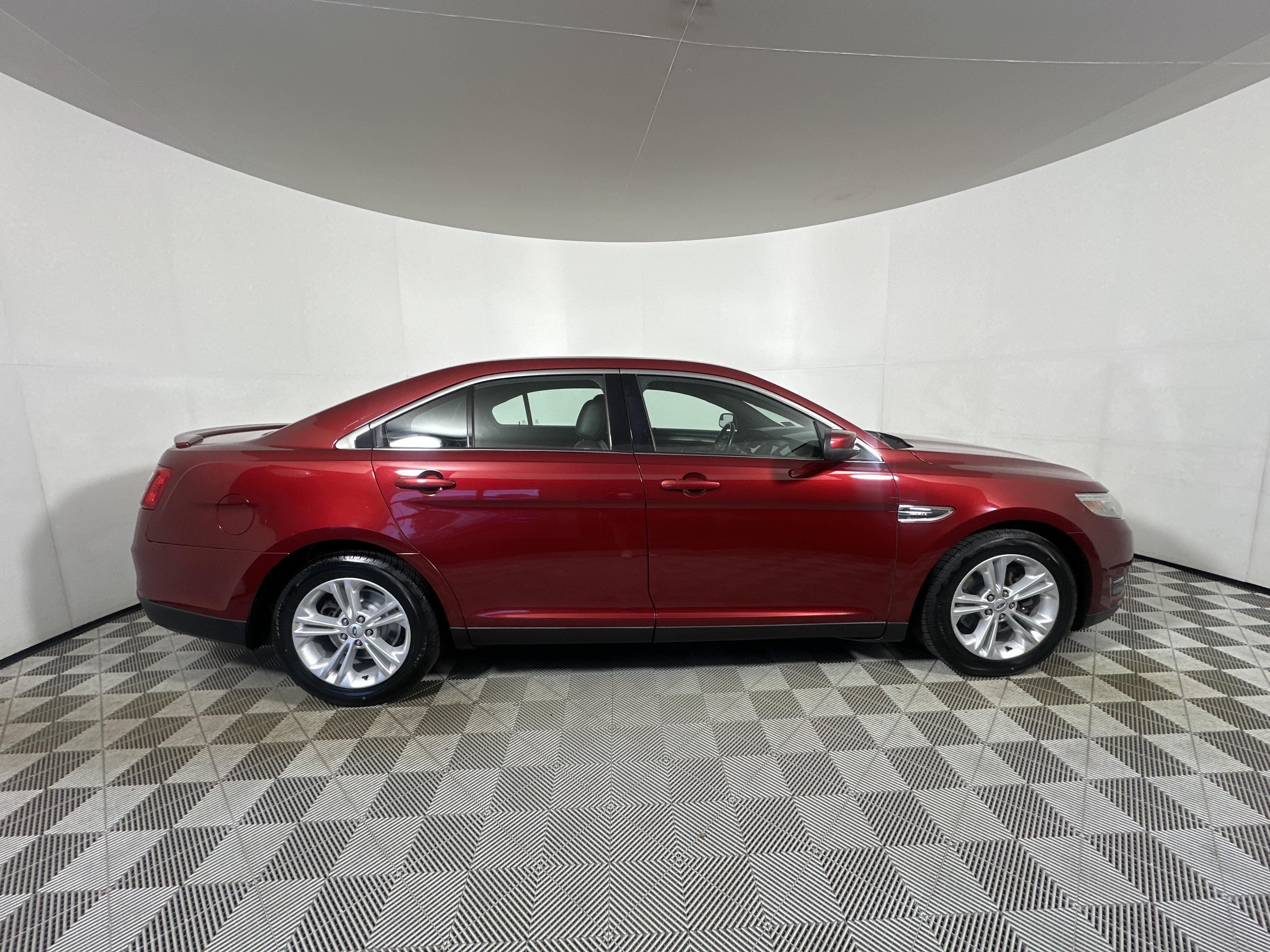 Used 2013 Ruby Red Metallic Tinted Ford SEL image 8