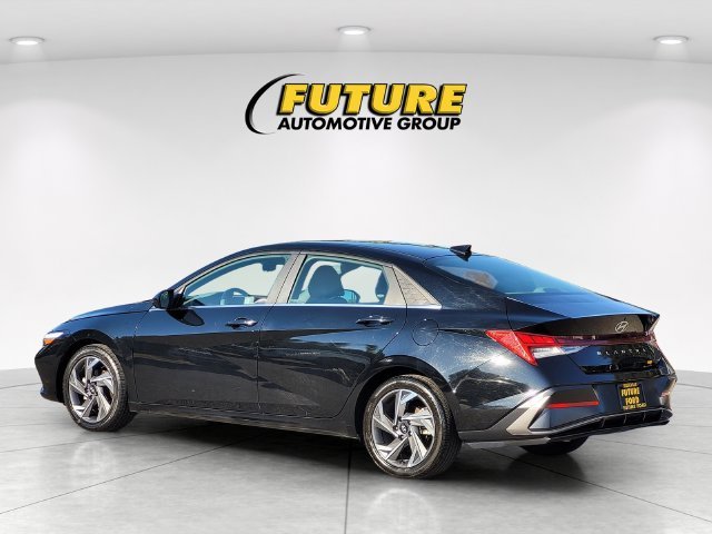 Certified Used 2025 Black Hyundai SEL Convenience image 7