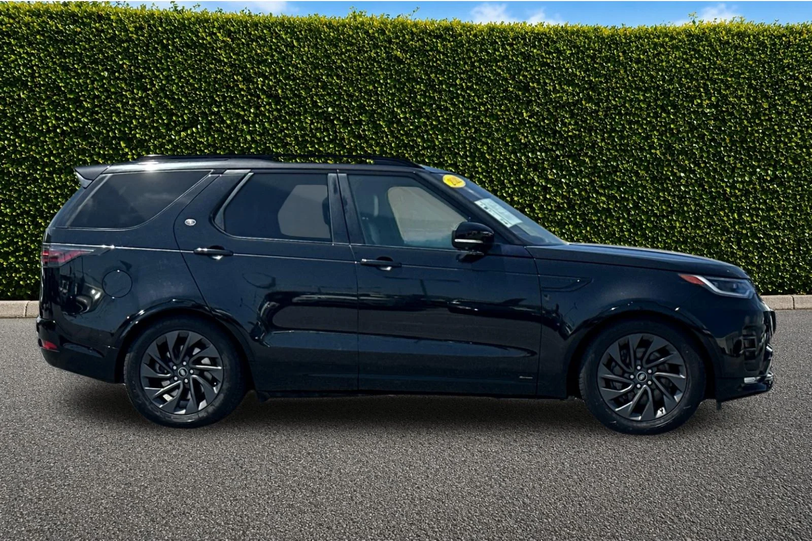 Used 2022 Santorini Black Metallic Land Rover S R-Dynamic image 3