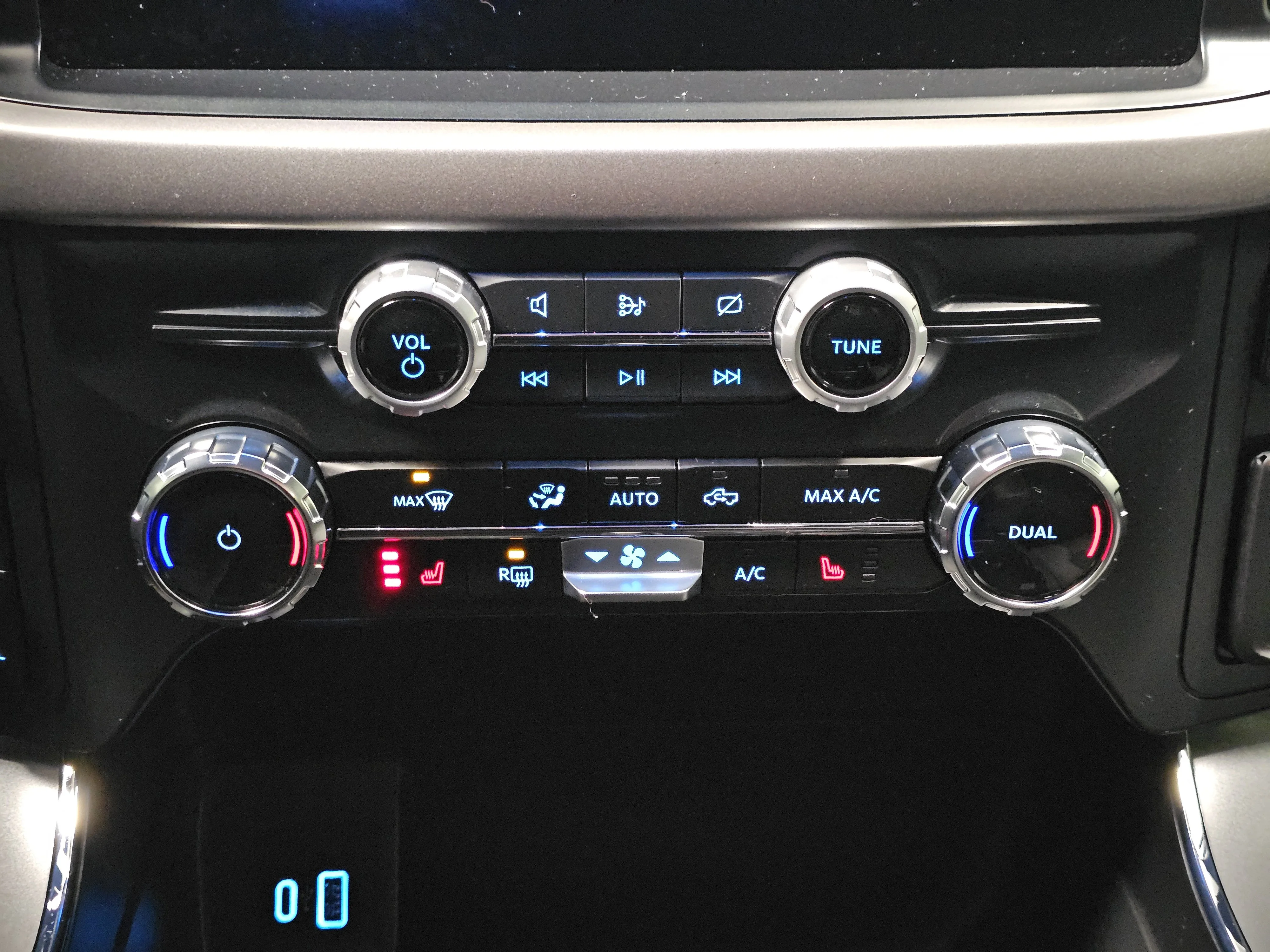 Used 2024 Agate Black Metallic Ford XLT image 26