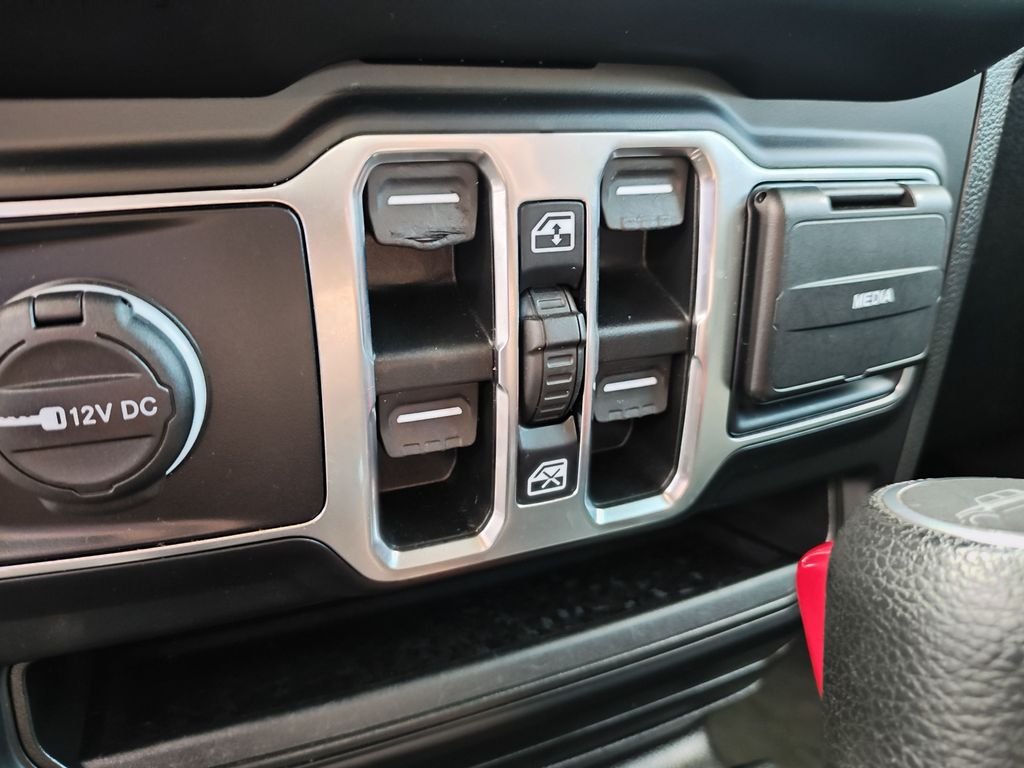 Used 2021 Black Jeep Overland image 11
