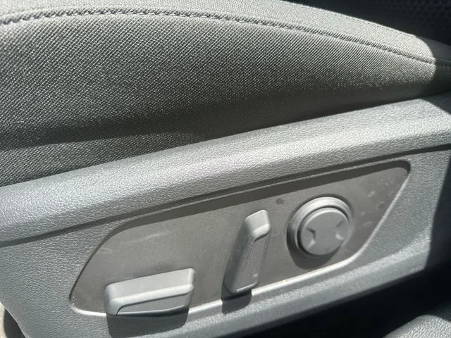 New 2026 Glacial White Pearl Kia LX image 16