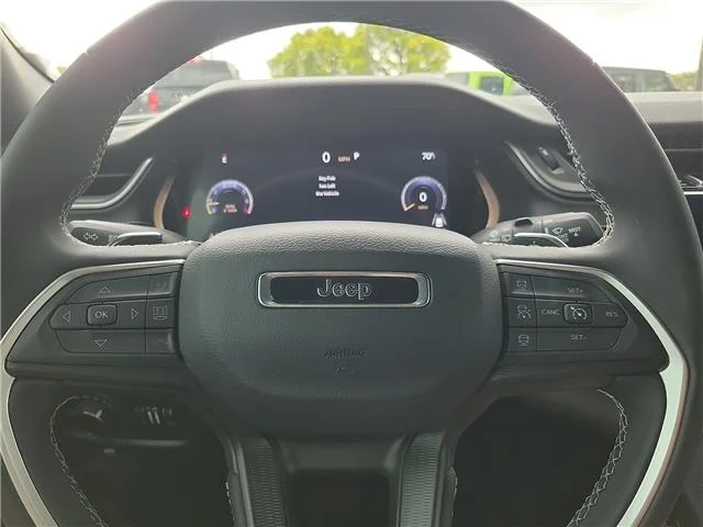 Used 2025 White. Jeep Laredo 4x2 image 17