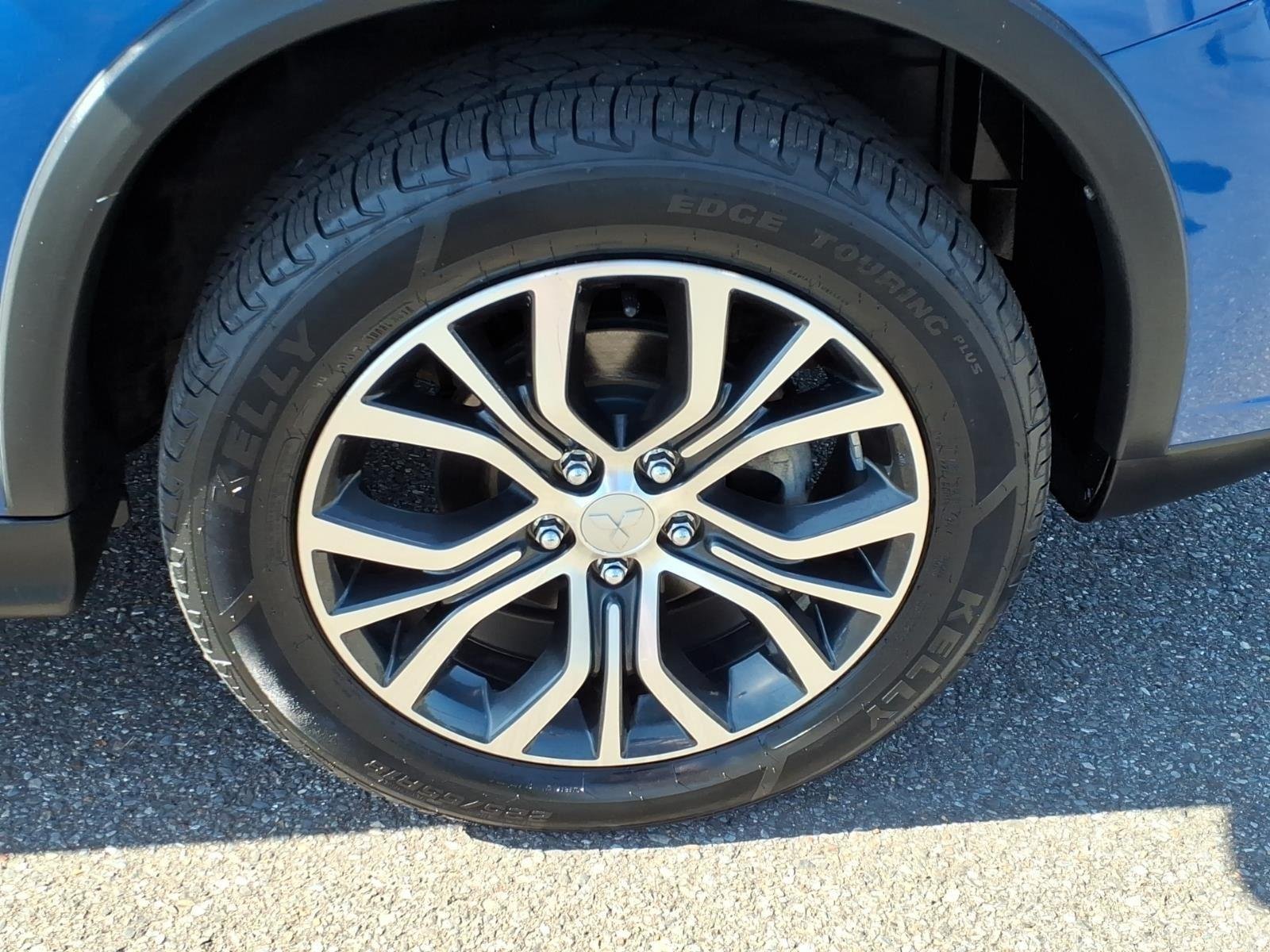 Used 2019 Octane Blue Metallic Mitsubishi SE 2.0 image 12