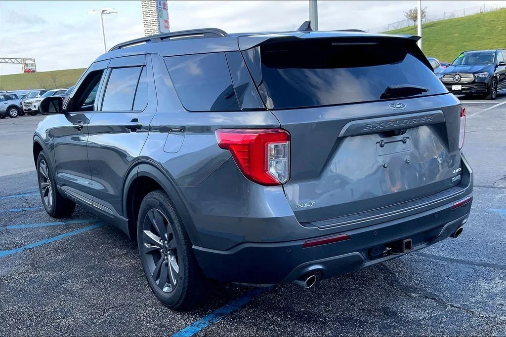 Used 2021 Ford Explorer XLT with VIN 1FMSK8DH7MGB88607 for sale in Kansas City
