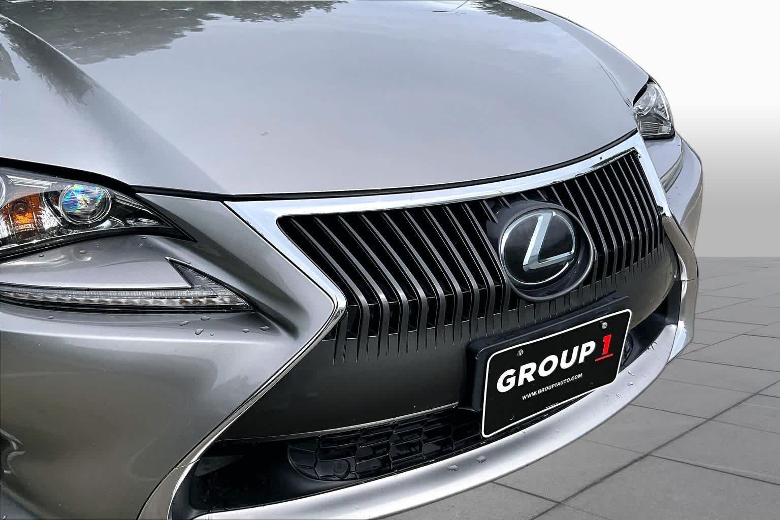Used 2015 Atomic Silver Lexus  image 29