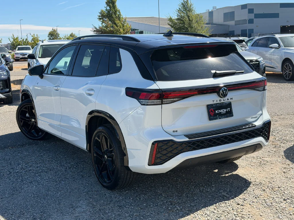 New 2026 Opal White w/Deep Black Roof Volkswagen SE R-Line Black image 10