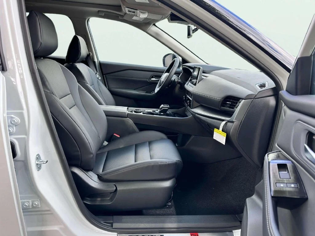 New 2026 Everest White Pearl Tricoat Nissan Dark Armor image 17