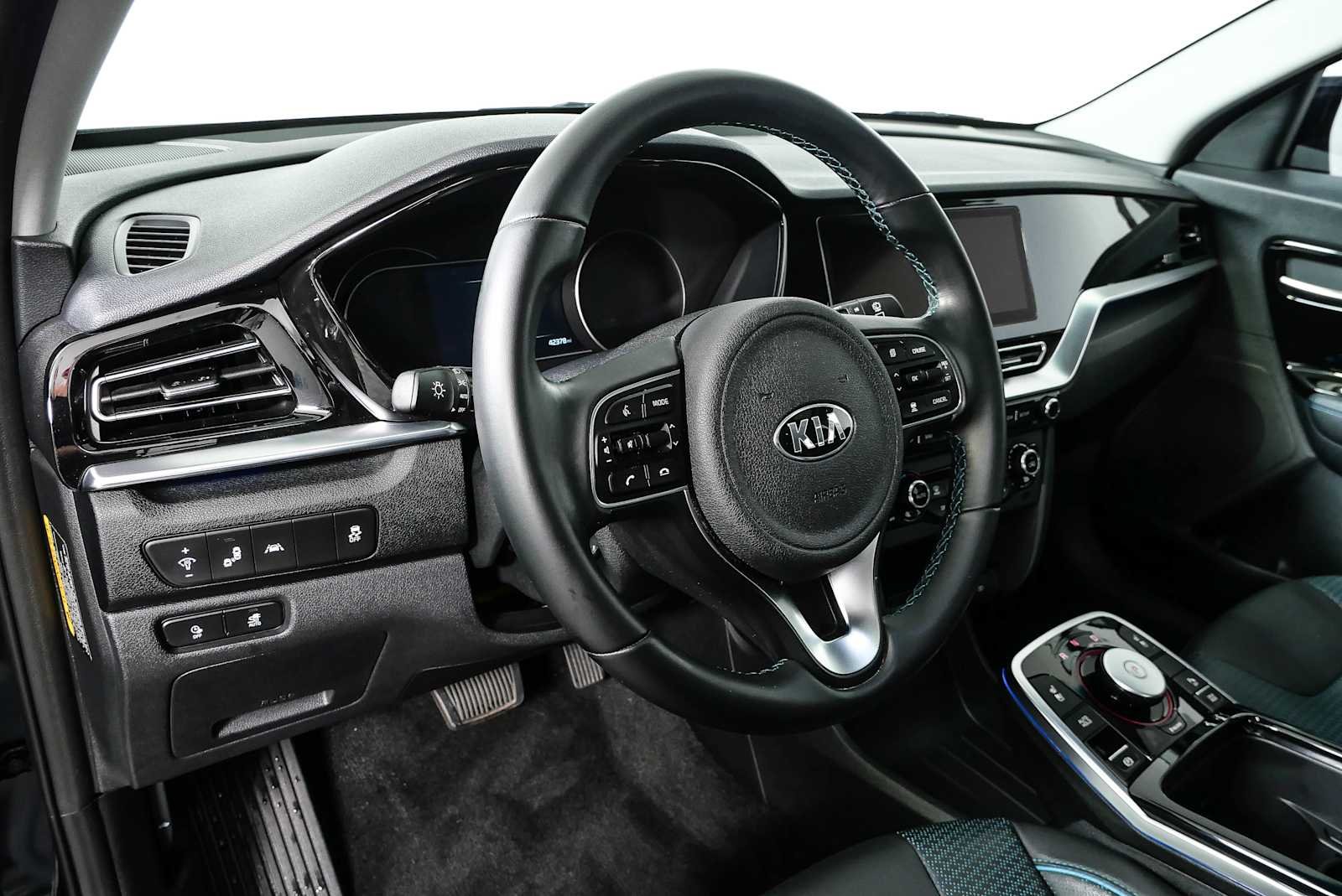 Used 2020 Gravity Blue Kia EX Premium image 4