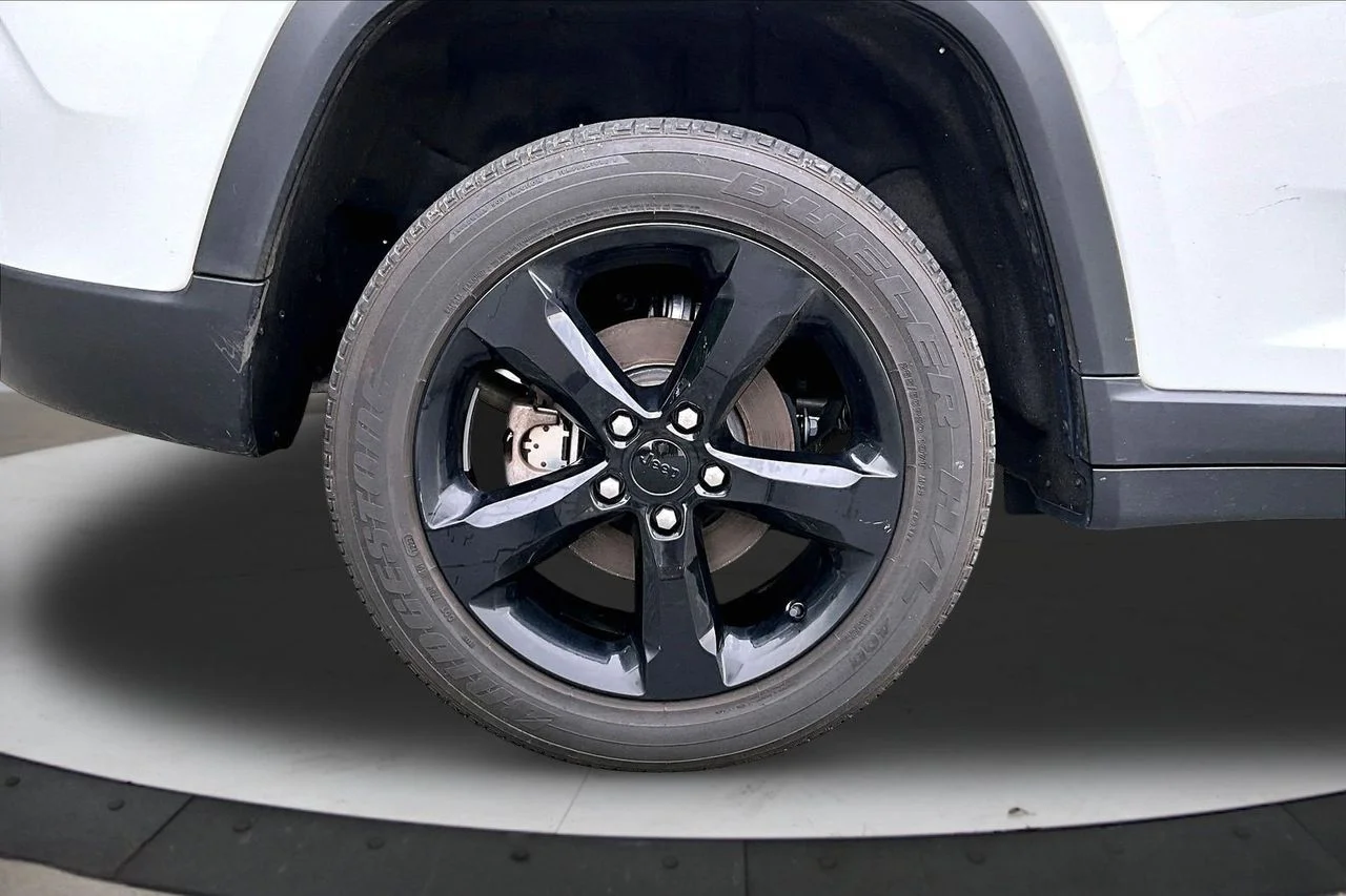 Used 2023 White Jeep Altitude X image 34